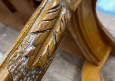 desperfectos tras el paso del tiempo en la mesa