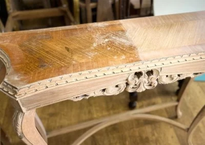 proceso de restauración de la mesa