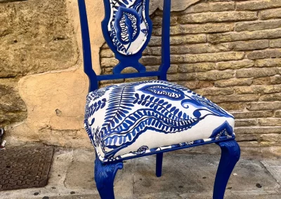silla azul restaurada otro angulo